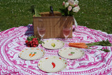 Set 4 piatti And Nook Vegetables in ceramica decorata con illustrazioni di verdure colorate come carote, ravanelli, mais e peperoni, diametro 22 cm.