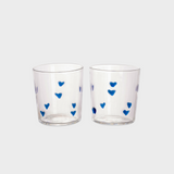 Set 2 bicchieri And Nook in vetro borosilicato fatto a mano con decorazione a cuori blu, capacità 250 ml, design elegante e artigianale per la tavola.