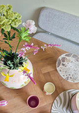 Vaso decorativo And Nook Jardin de Fruits rosa sabbia con illustrazioni di alberi da frutto, limoni, arance e palme, ideale per bouquet e arredamento.