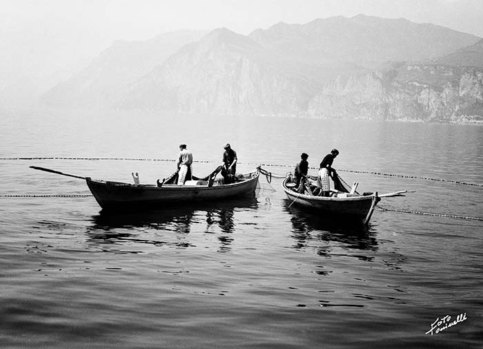 archivio fotografico franco toninelli malcesine: PESCATORI